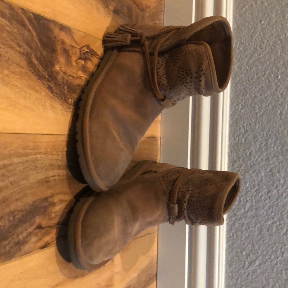 UGG side tassel booties